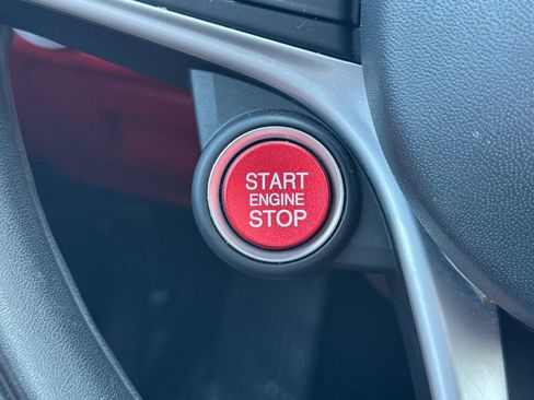 Used 2019 Alfa Romeo Giulia RWD image 21