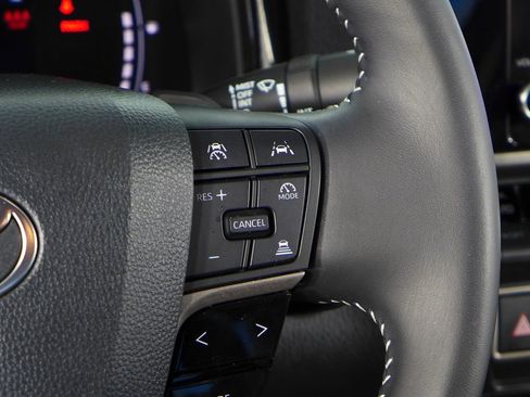 Used 2025 Toyota Camry SE FWD image 28