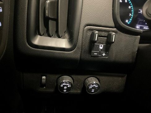 Used 2022 Chevrolet Colorado LT w/ LT Convenience Package image 22