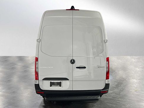 Used 2025 Mercedes-Benz Sprinter 2500 image 4