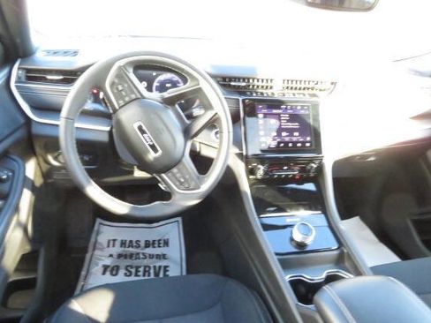 Used 2024 Jeep Grand Cherokee L Laredo image 14