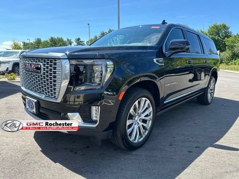 Used 2022 GMC Yukon XL Denali AWD/4WD image 1