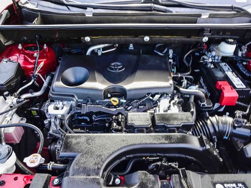 Certified 2021 Toyota RAV4 XLE image 32