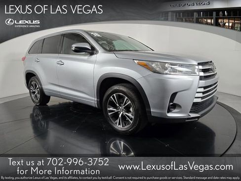 Used 2018 Toyota Highlander LE image 1