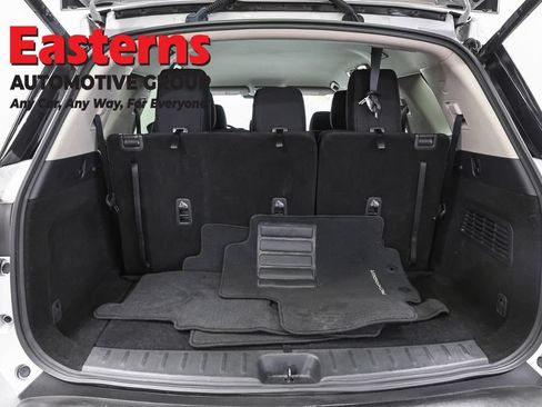 Used 2025 Nissan Pathfinder SV FWD image 9