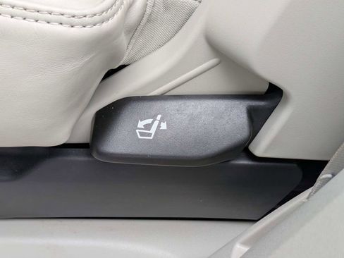 Used 2023 Volvo XC90 B6 Ultimate w/ Protection Package Premier image 15