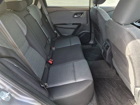 Used 2022 Nissan Rogue SV image 14