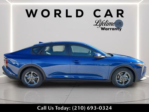 New 2025 Kia K4 LXS image 2