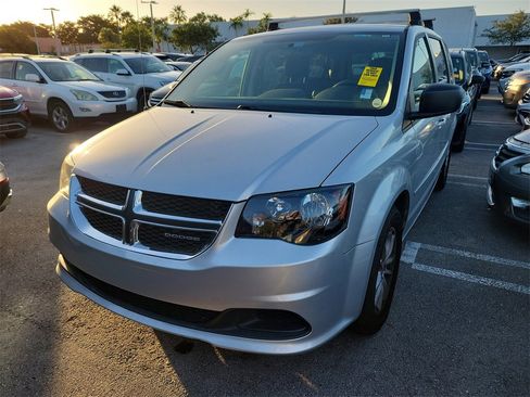 Used 2012 Dodge Grand Caravan SE image 3