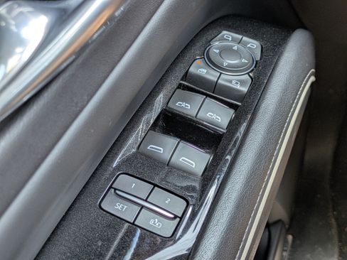 Used 2022 Cadillac Escalade ESV Luxury RWD image 19