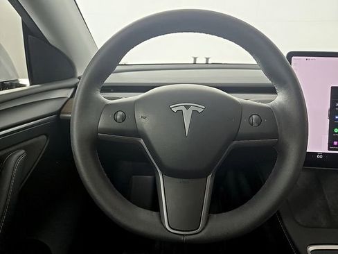 Used 2024 Tesla Model Y Long Range AWD/4WD image 21