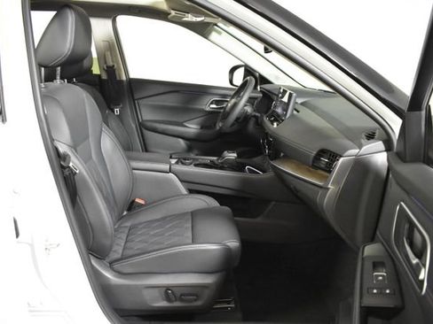 Certified 2026 Nissan Rogue Platinum w/ Platinum Premium Package AWD/4WD image 38