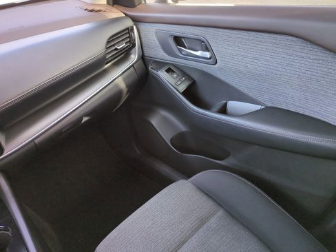 Used 2021 Nissan Rogue SV image 17