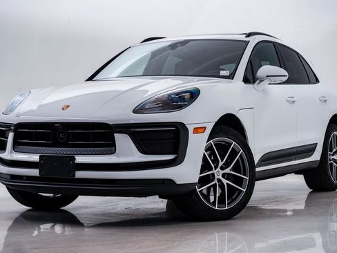 Certified 2025 Porsche Macan image 1