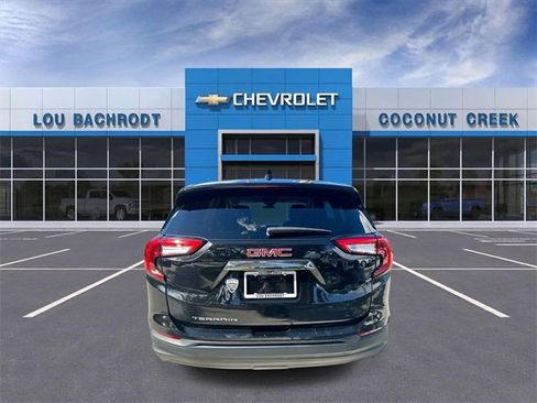 Used 2024 GMC Terrain SLE image 7