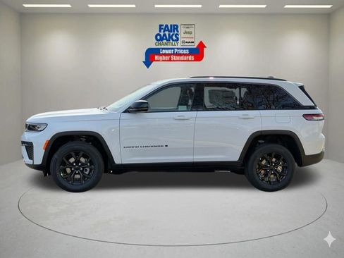 New 2026 Jeep Grand Cherokee Altitude AWD/4WD image 10
