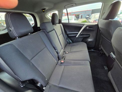 Used 2017 Toyota RAV4 XLE AWD/4WD image 18