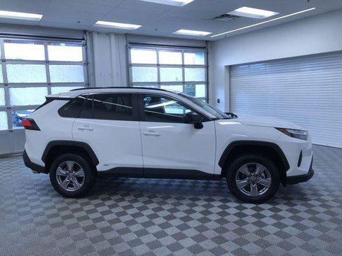 Certified 2025 Toyota RAV4 LE AWD/4WD image 32
