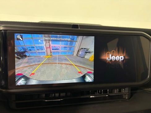 Used 2024 Jeep Gladiator Rubicon w/ Convenience Group image 31