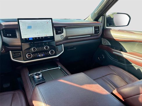 Used 2023 Ford Expedition Max Limited image 29
