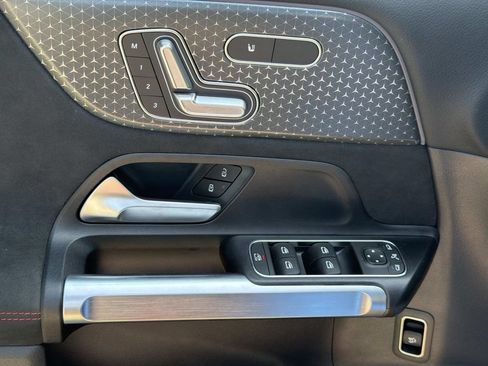 Used 2025 Mercedes-Benz GLB 250 image 20