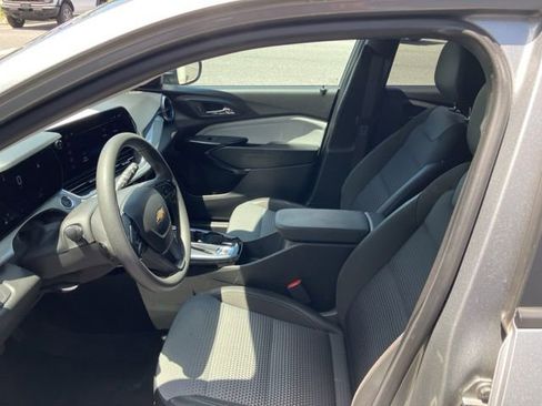 Used 2025 Chevrolet Trax LT FWD image 15