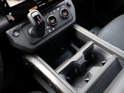 Certified 2026 Land Rover Defender 110 AWD/4WD image 30