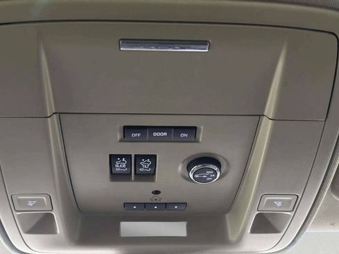 Used 2015 Chevrolet Suburban LTZ AWD/4WD image 35