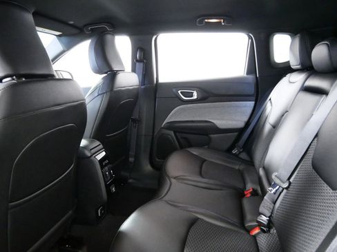 Used 2024 Jeep Compass Latitude image 27