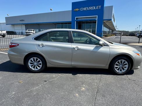 Used 2016 Toyota Camry LE image 5