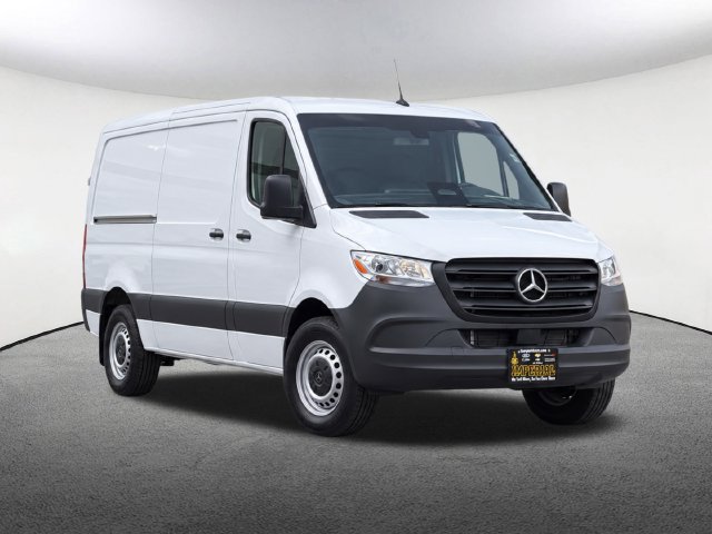 Used 2025 Mercedes-Benz Sprinter 2500 image 2