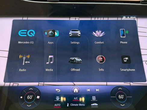 Used 2023 Mercedes-Benz EQS 580 4MATIC SUV image 38
