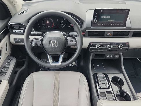 Certified 2023 Honda Pilot Touring image 11