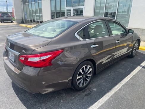 Used 2017 Nissan Altima 2.5 SL w/ 2.5 Technology Package FWD image 3