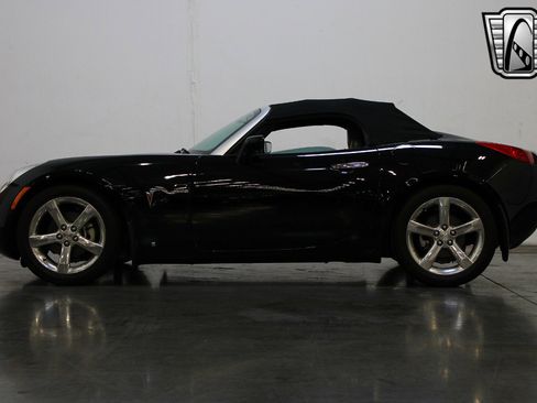 Used 2006 Pontiac Solstice Convertible w/ Premium Package image 9