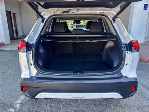 Used 2023 Toyota Corolla Cross XLE w/ Convenience Package FWD image 14