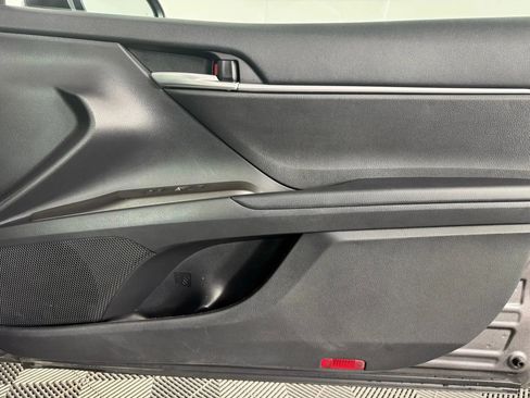 Used 2021 Toyota Camry LE image 38