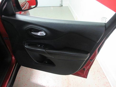 Used 2016 Jeep Cherokee Latitude w/ Cold Weather Group image 29