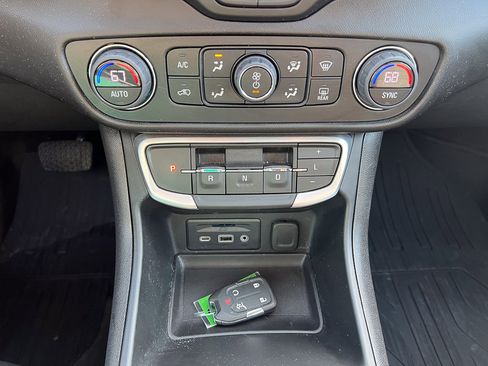 Used 2023 GMC Terrain SLT w/ Tech Package AWD/4WD image 25