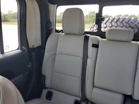 Used 2023 Jeep Gladiator Mojave w/ Trailer Tow Package image 12