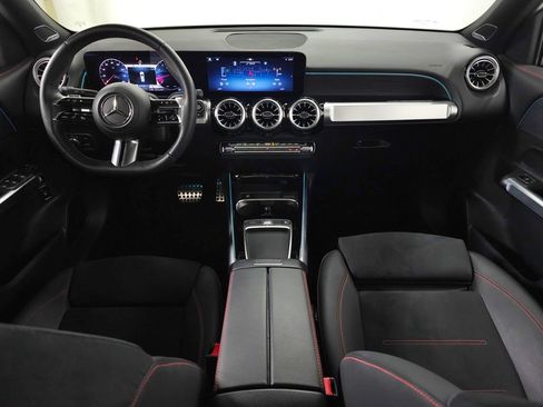 Used 2024 Mercedes-Benz GLB 250 4MATIC image 14