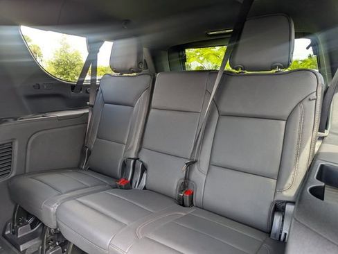 Used 2025 Chevrolet Suburban High Country AWD/4WD image 19