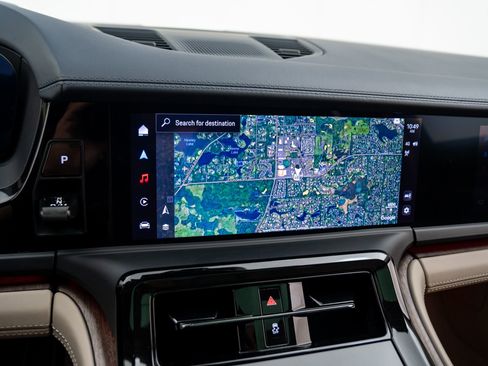 Certified 2024 Porsche Panamera 4 image 25