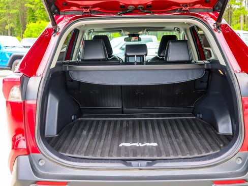 Used 2019 Toyota RAV4 XLE Premium FWD image 8