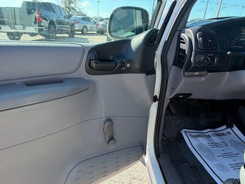 Used 1998 Dodge Caravan Minivan image 10