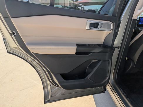 Used 2020 Ford Explorer Limited image 15