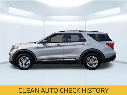 Used 2021 Ford Explorer XLT AWD/4WD image 2