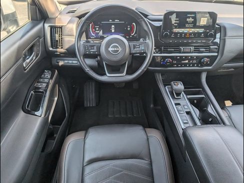 Used 2025 Nissan Pathfinder Platinum w/ Cargo Package FWD image 9