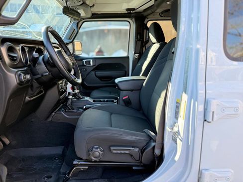 Used 2022 Jeep Gladiator Willys image 9