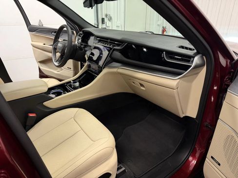 Used 2023 Jeep Grand Cherokee 4WD 4xe w/ Luxury Tech Group II image 47